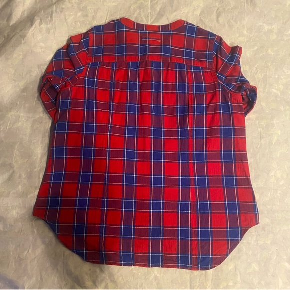 Woman’s Duluth Trading Flannel in Size Large. - Picture 4 of 9